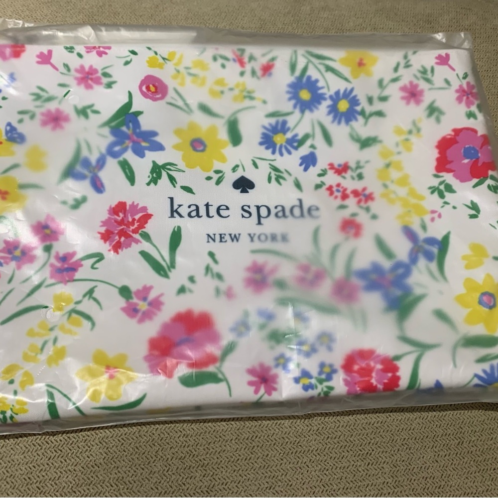 Kate Spade Garden Bouquet Zippered Pouch, NIB, 11 x 8 inches